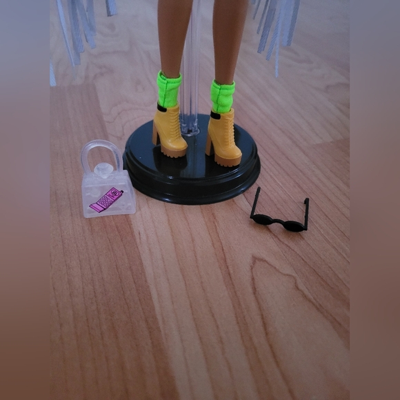 Barbie Extra #5 by Mattel - Picture 2 of 9